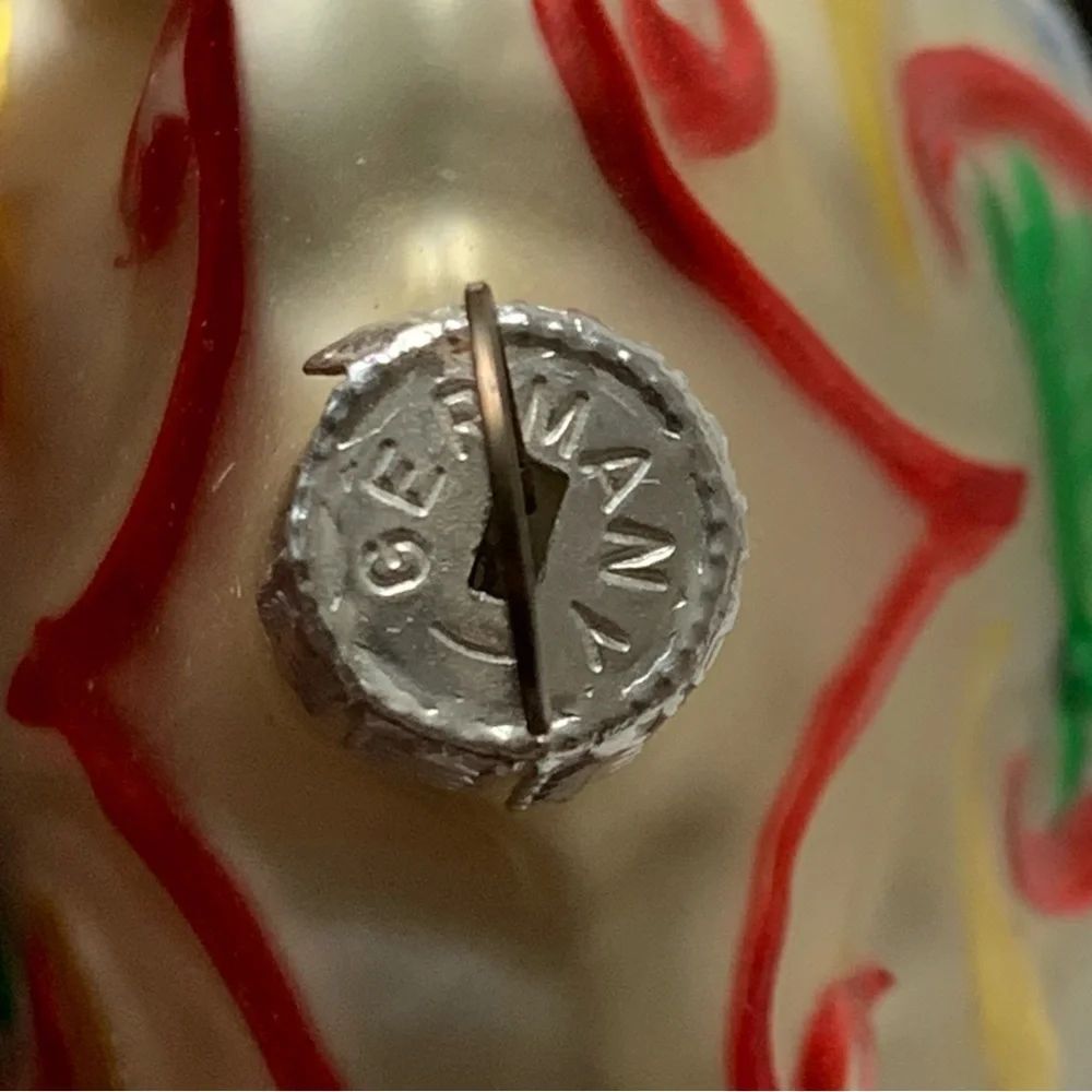 Festive German Seashell blown glass‎ Ornament. - Picture 4 of 4